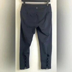 As Revival Cut Out Design Capri Leggings